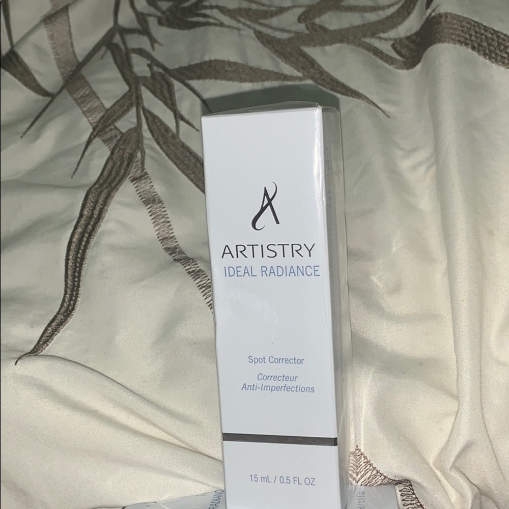 Artistry Ideal Radiance Spot Corrector